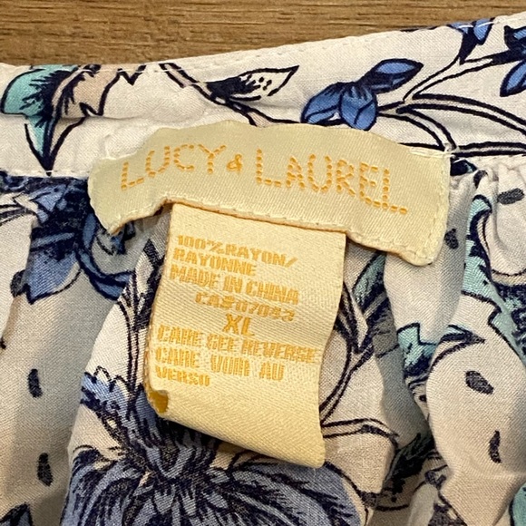 Lucy and Laurel floral top - Picture 2 of 3